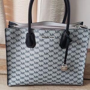 Michael Kors Mercer Large Handbag